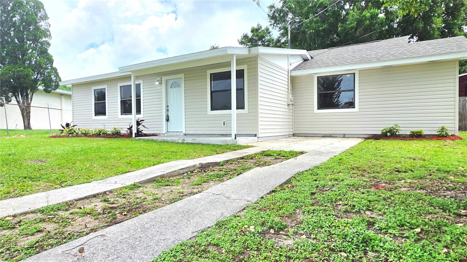 Gorgeous home for sale in Mulberry Florida with no HOA. Totally remodeled, this home has been completely redone inside and out and it is ready for a new buyer. New kitchen, new bathrooms, new floors throughout, new appliances, new exterior siding, it is now made of cement boards.
This single family home was built in 1954 and still retain the timeless charm of those times but with all the comforts of the present.
It sits on a 0.22 acres large fence-in lot on a private street near 60, with easy access to Tampa and Orlando and it is affordable.
The city of Mulberry gives you a great feel of Country living without being disconnected from the main Florida thoroughfares and it is only 11 miles away from Lakeland and its international Airport.
This house has been completely remodeled top to bottom and it is ready for a new buyer.