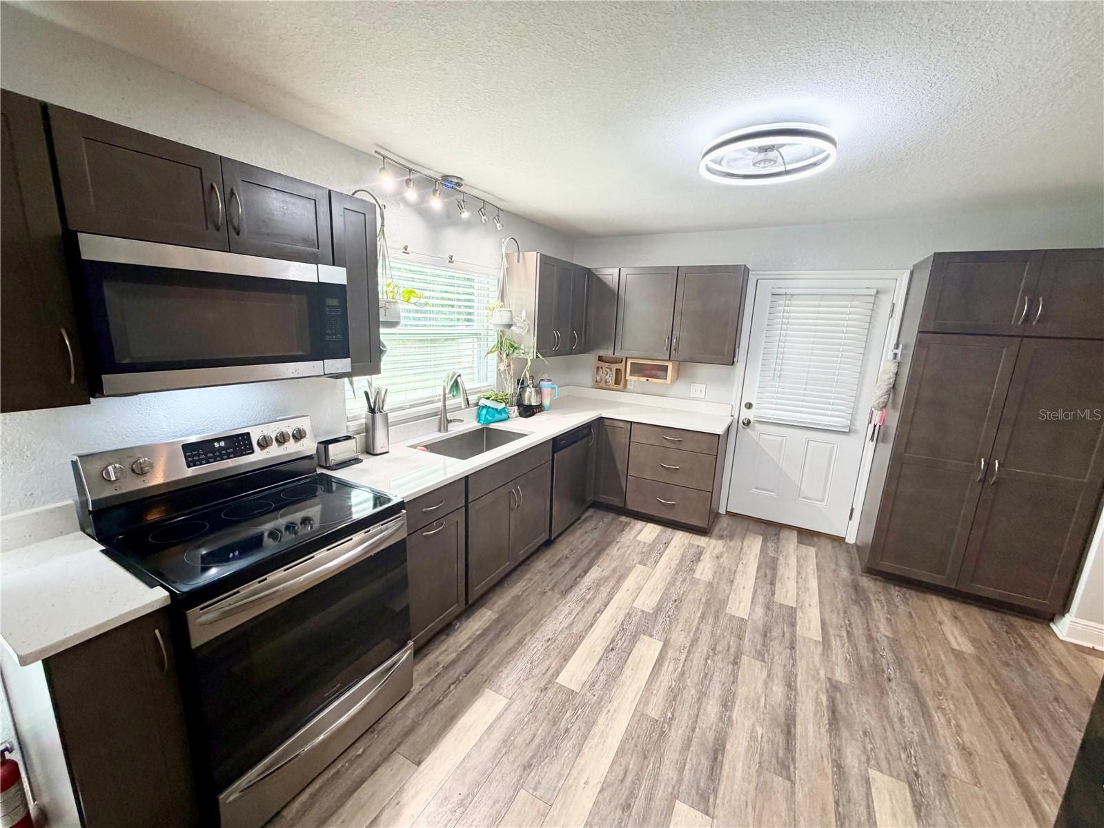 COMMERCE PARK - Residential