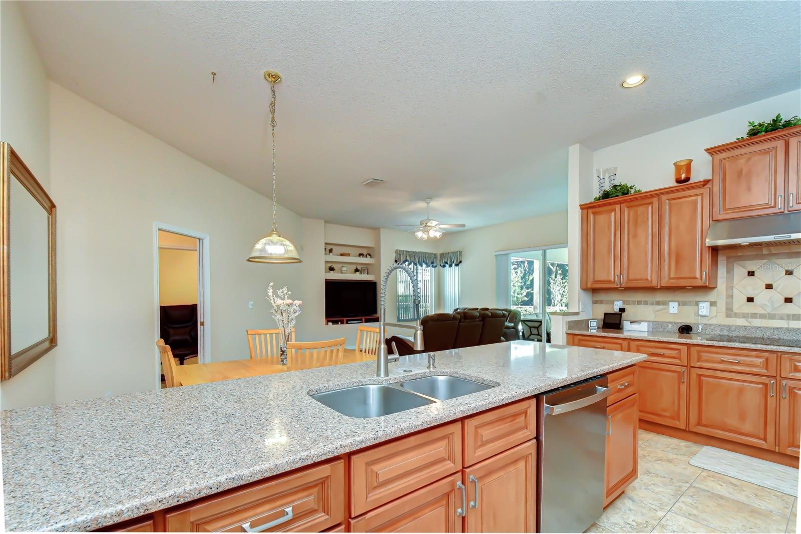 RIVER HILLS COUNTRY CLUB - Residential