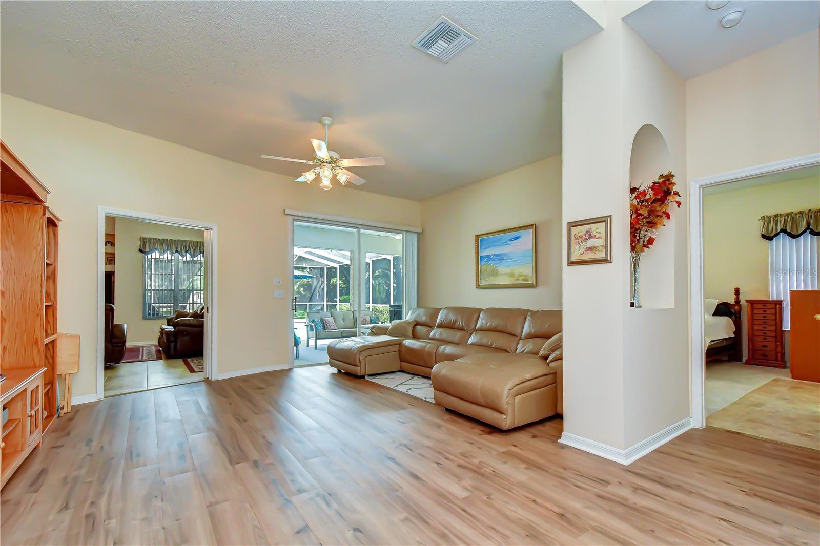 RIVER HILLS COUNTRY CLUB - Residential