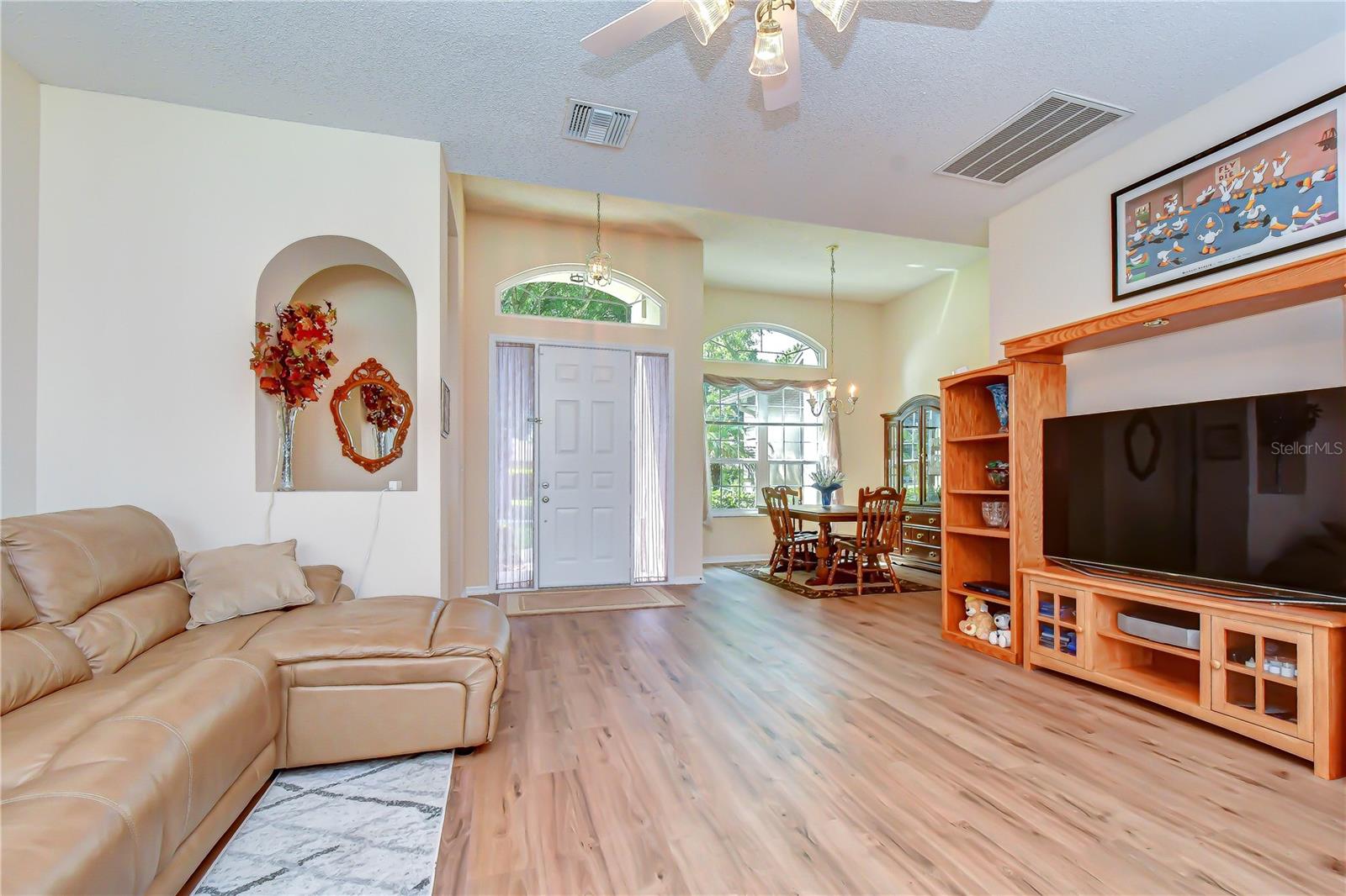RIVER HILLS COUNTRY CLUB - Residential