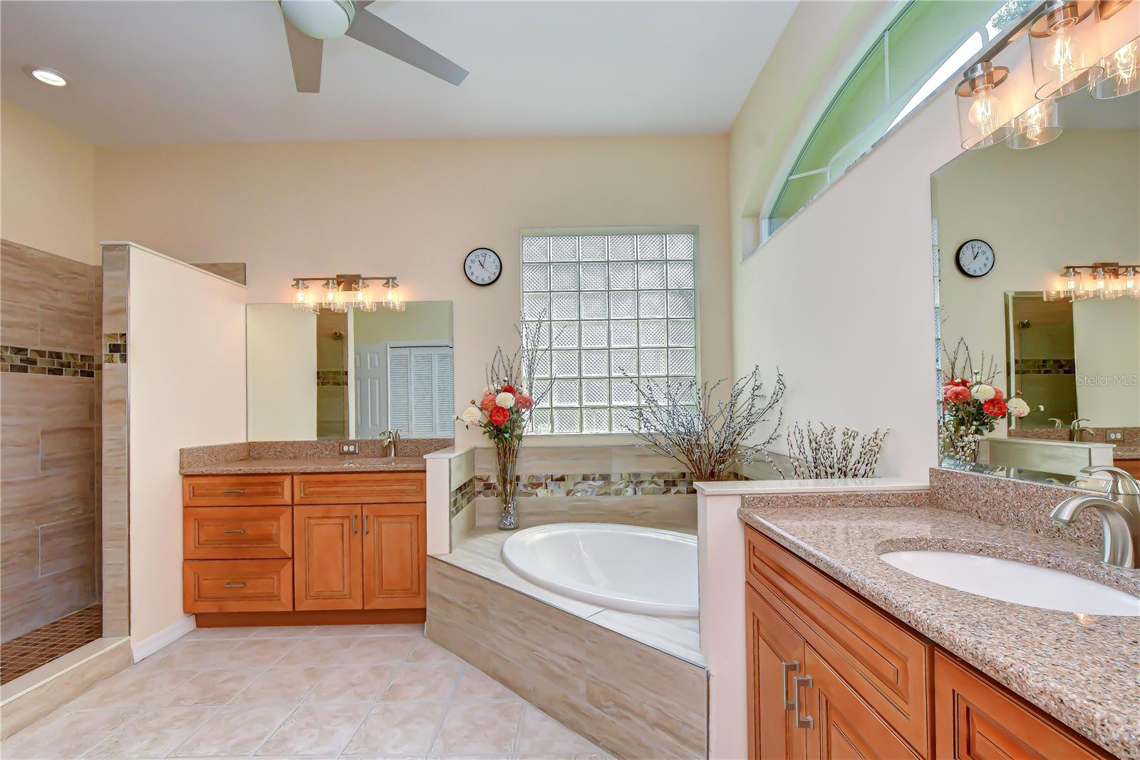 RIVER HILLS COUNTRY CLUB - Residential