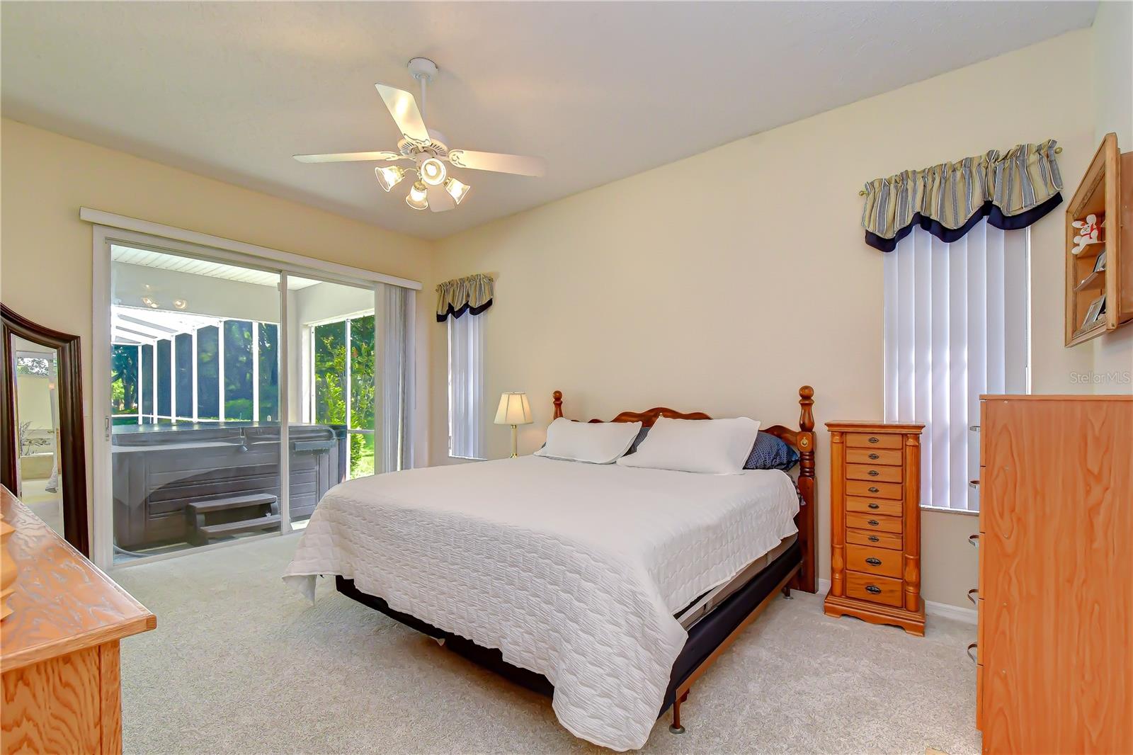 RIVER HILLS COUNTRY CLUB - Residential