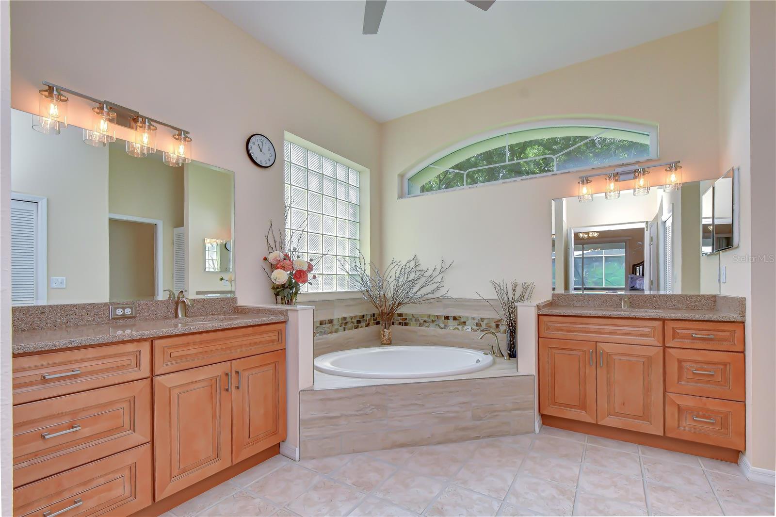 RIVER HILLS COUNTRY CLUB - Residential