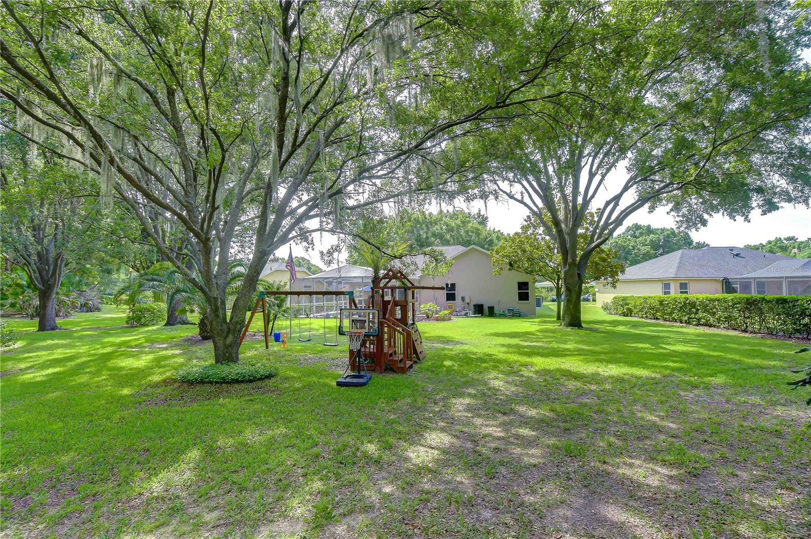 RIVER HILLS COUNTRY CLUB - Residential