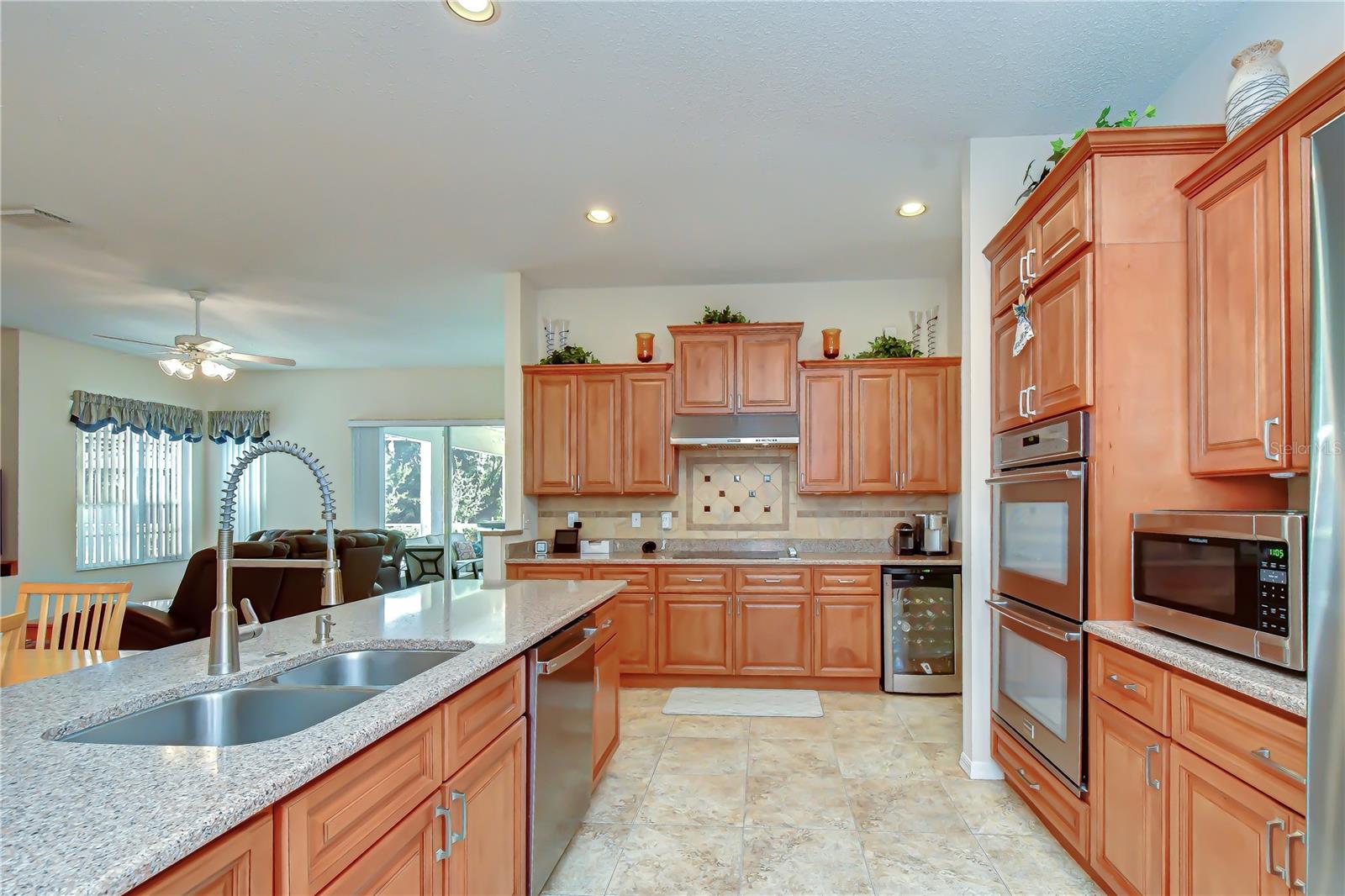 RIVER HILLS COUNTRY CLUB - Residential