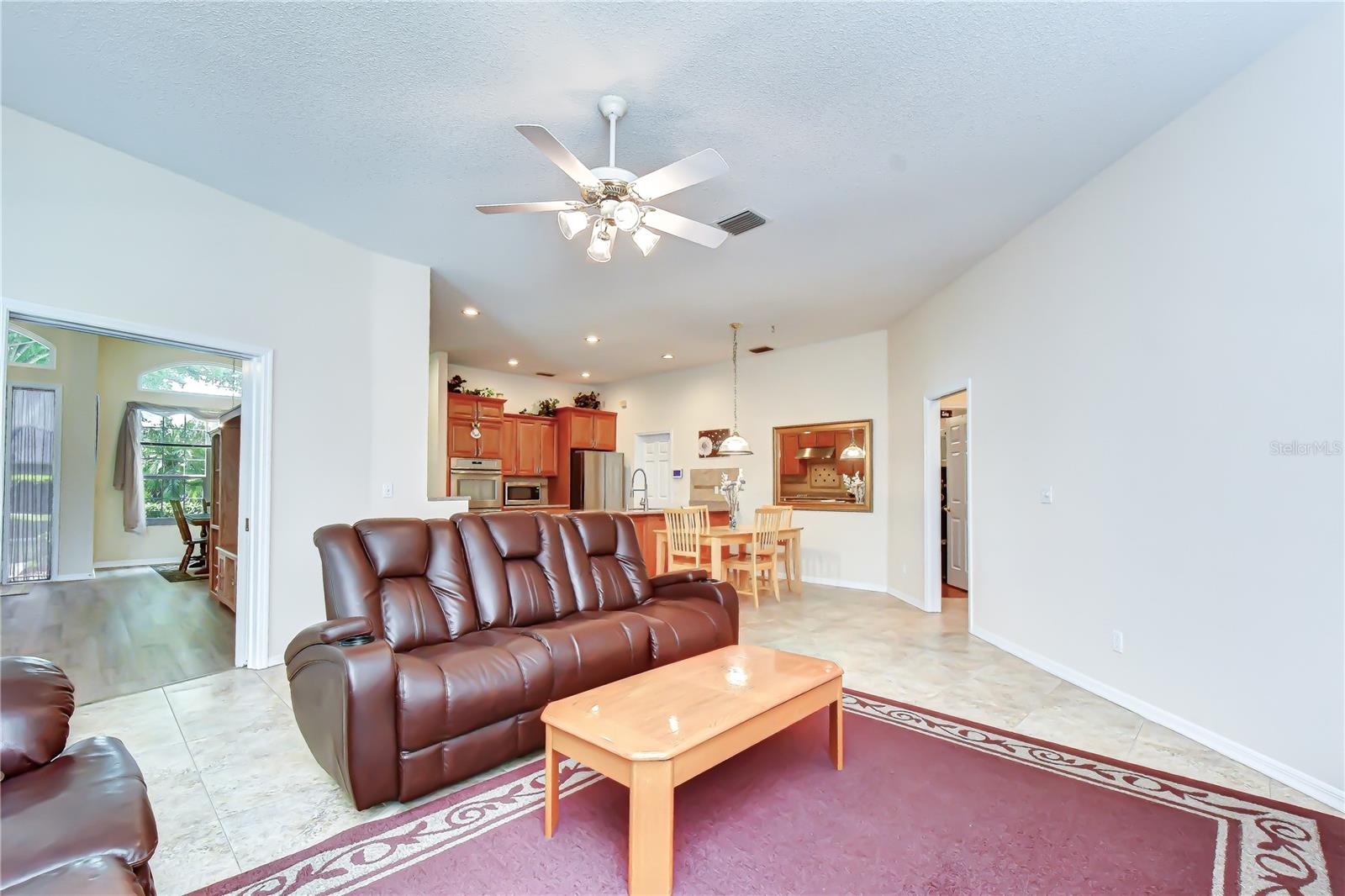 RIVER HILLS COUNTRY CLUB - Residential
