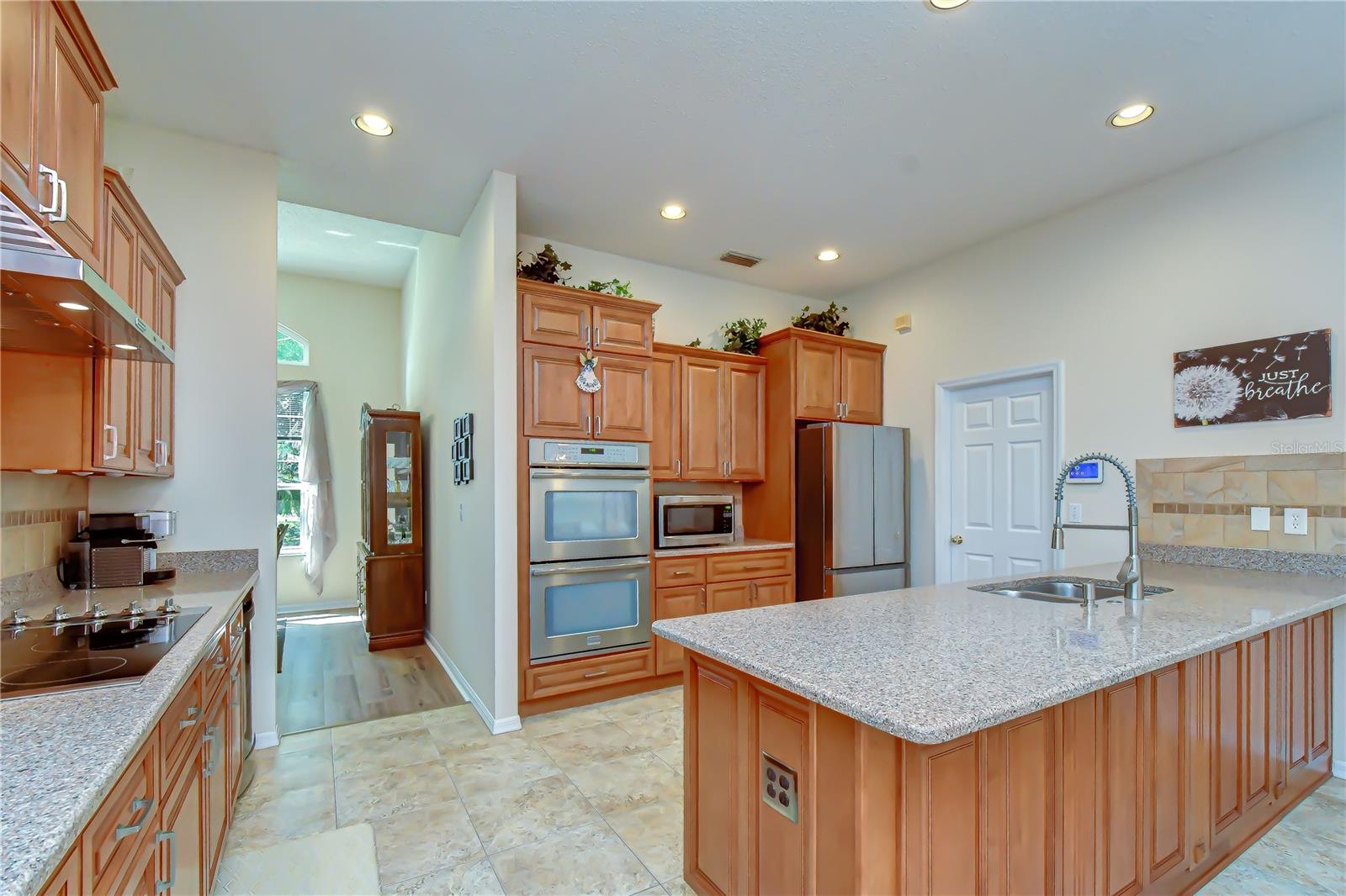 RIVER HILLS COUNTRY CLUB - Residential