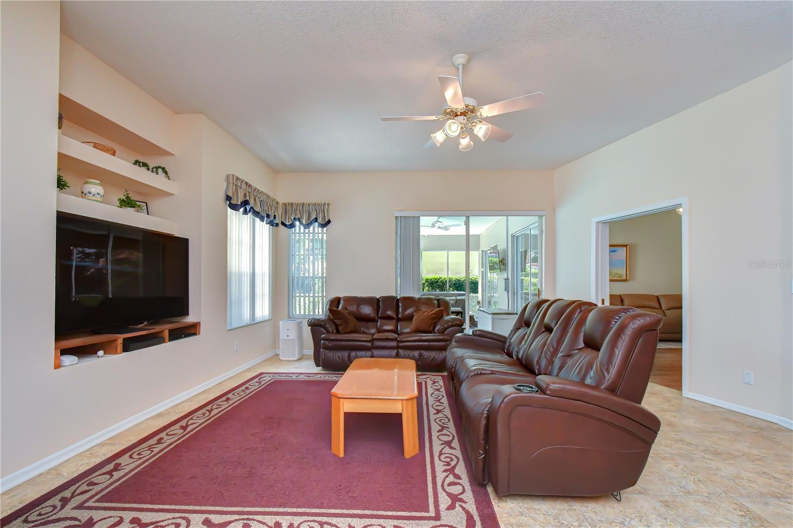 RIVER HILLS COUNTRY CLUB - Residential