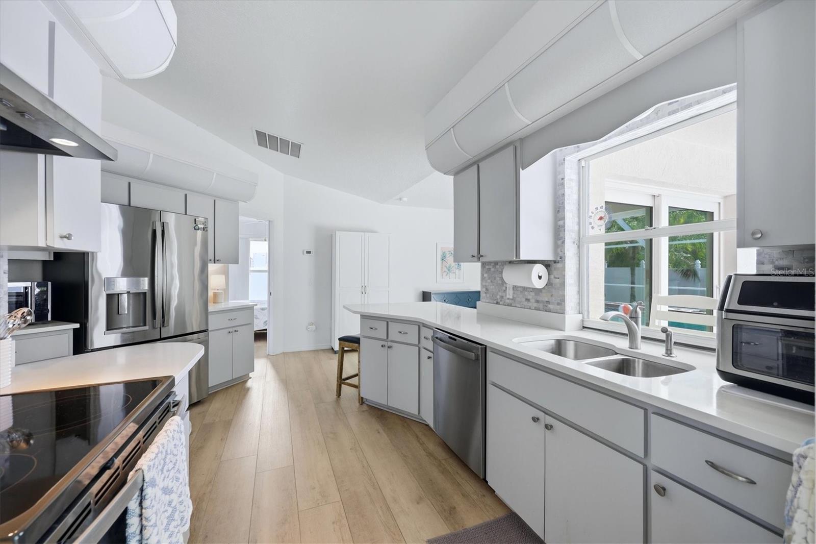 SOUTH VENICE - Residential