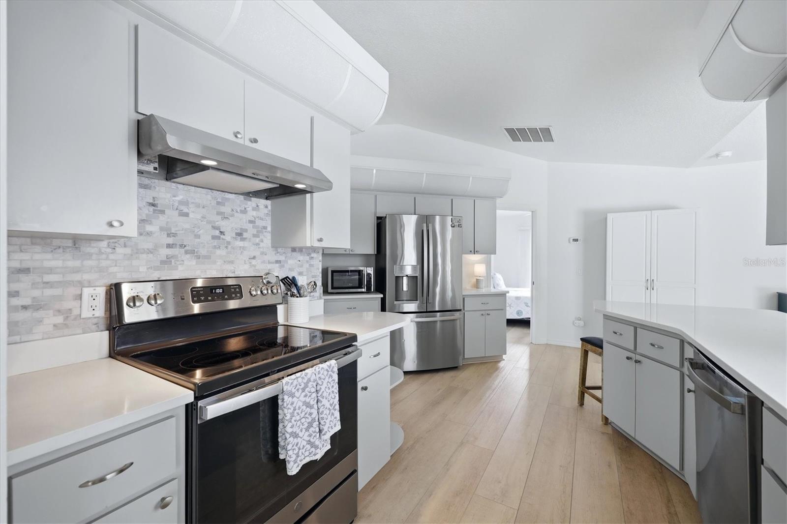 SOUTH VENICE - Residential