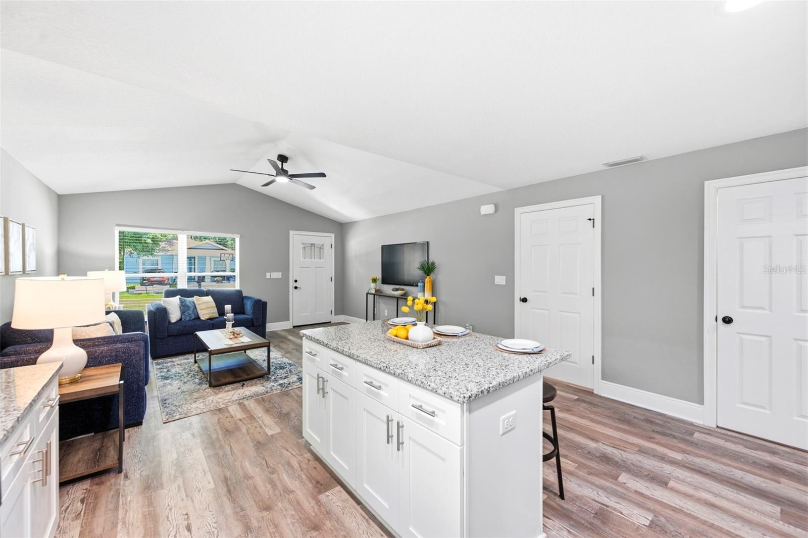 LINCOLN PARK - Residential