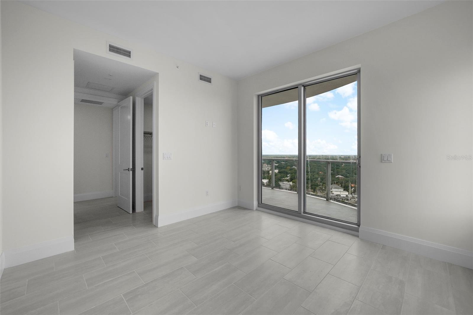 ALTURA BAYSHORE - Residential