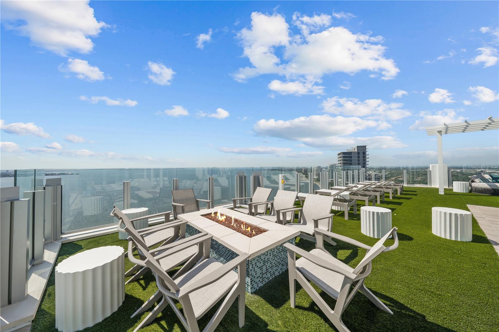 ALTURA BAYSHORE - Residential