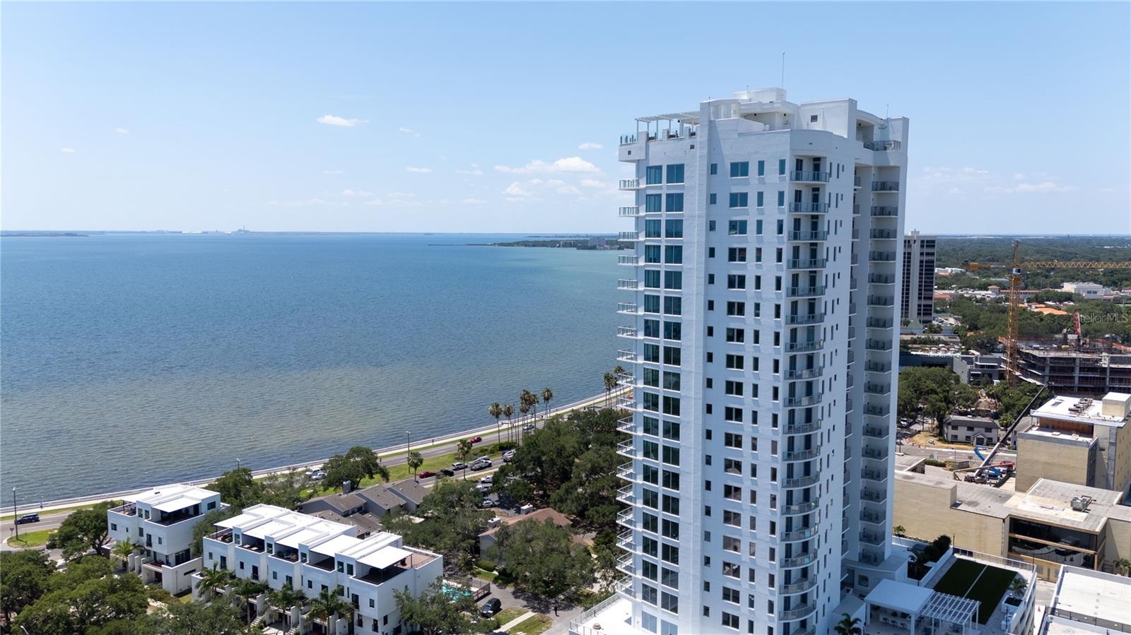 ALTURA BAYSHORE - Residential