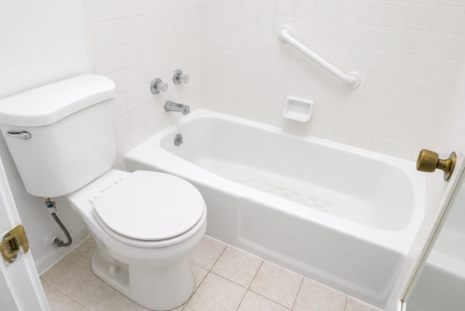 ROYAL CRESCENT CONDO - Residential Lease