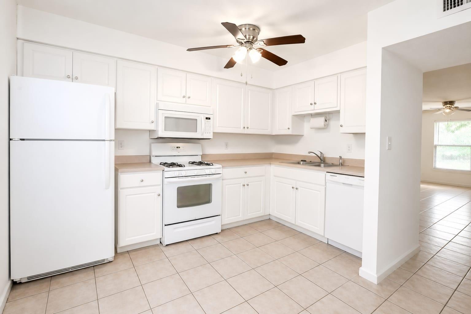 ROYAL CRESCENT CONDO - Residential Lease
