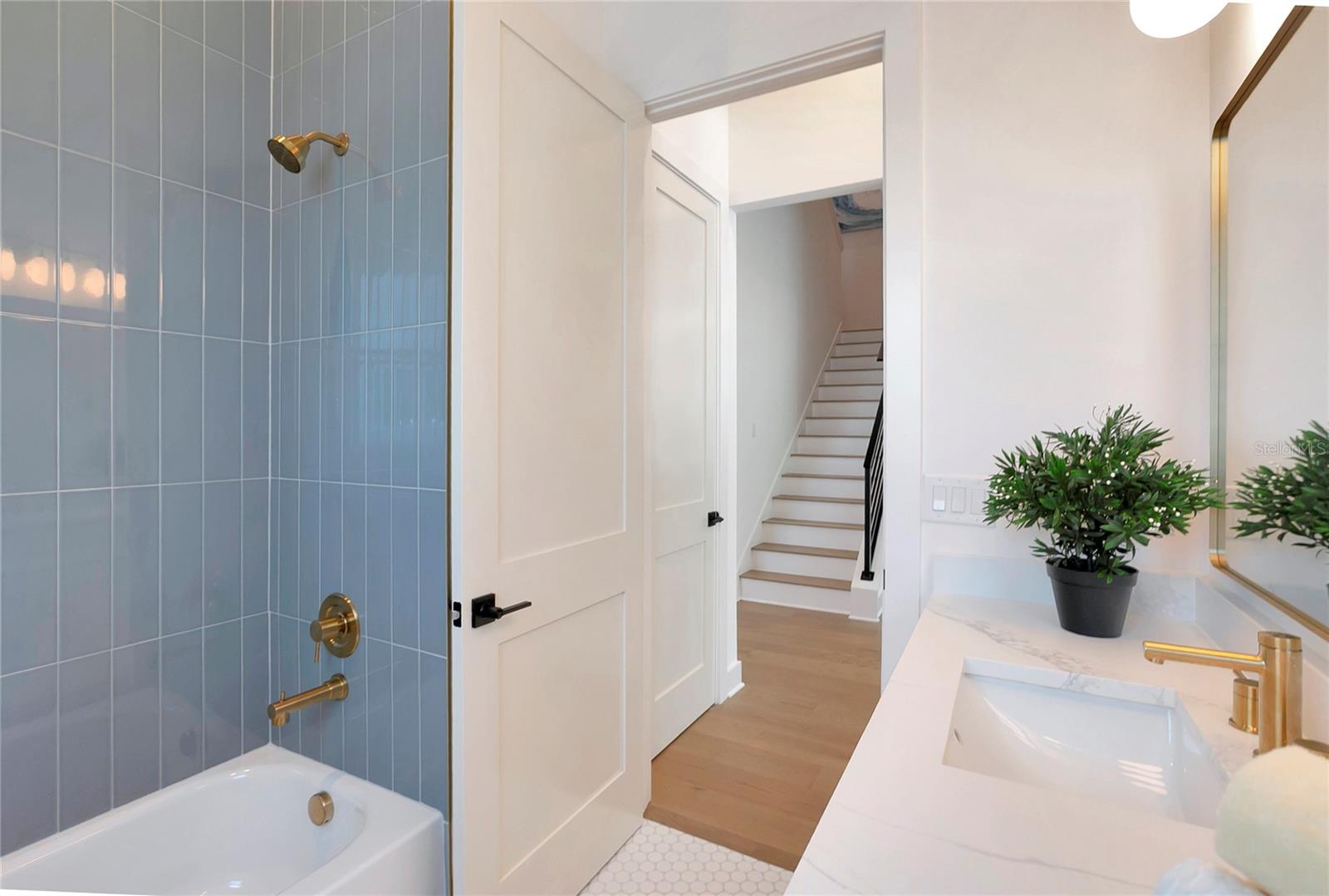 OAKELLARS - Residential