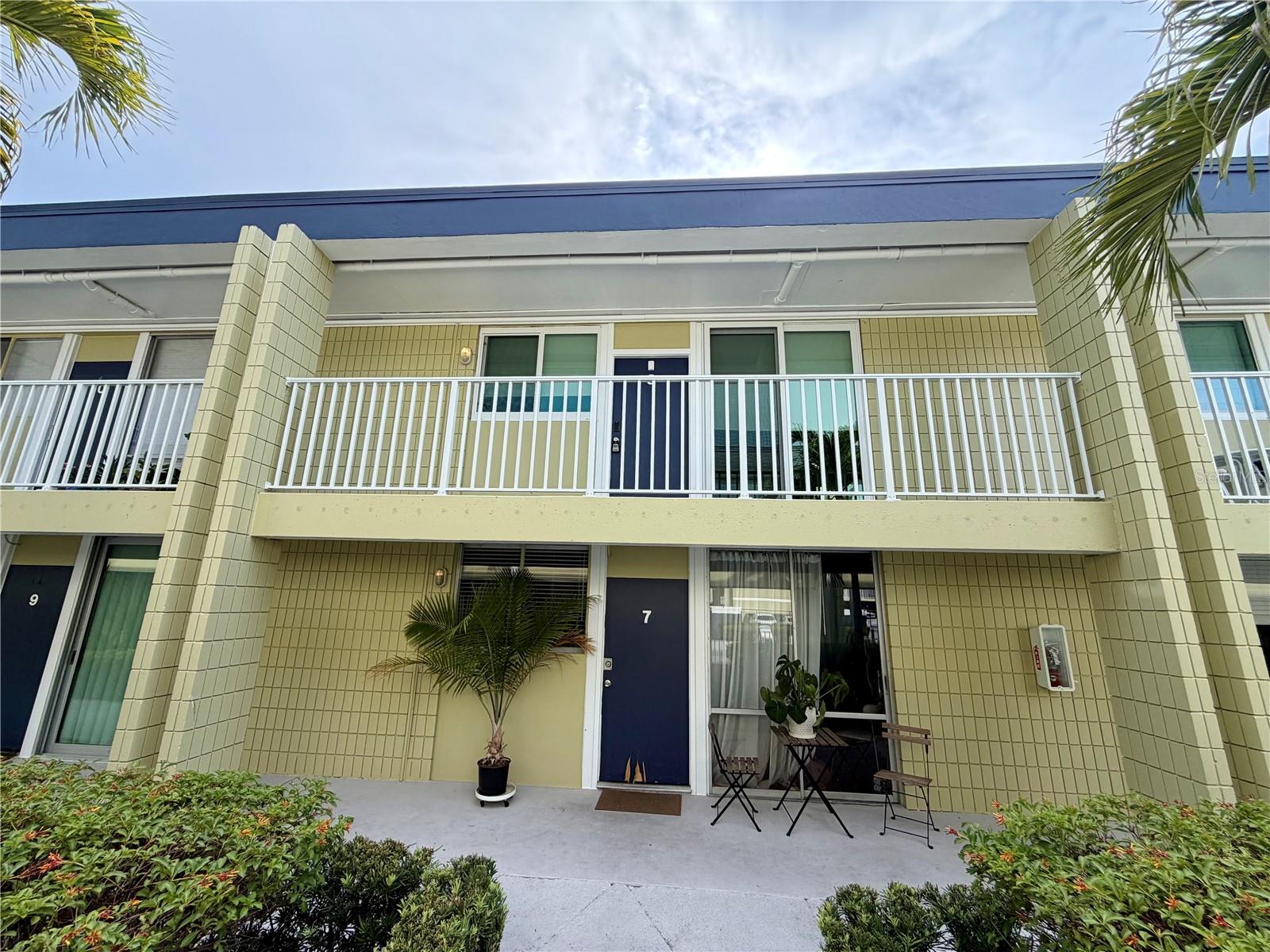 Welcome to South Tampa living in this beautifully maintained 2 bed, 1 bath condo in the heart of the highly desirable Hyde Park area. Located on a prime stretch of South Howard Avenue, you'll be just steps from some of Tampa's best restaurants, cafés, and nightlife, and less than a 5-minute walk to scenic Bayshore Boulevard.
This second-floor unit offers a bright, open floor plan with hardwood flooring throughout, a spacious living and dining area, central air conditioning, and the convenience of an in-unit washer and dryer. The fully equipped kitchen features a breakfast bar and additional dining space, making it perfect for everyday living and entertaining.
Both bedrooms are generously sized with large closets and abundant natural light, while the spacious bathroom provides plenty of storage and functionality.
Residents enjoy a gated, pet-friendly community (with breed and size restrictions), two sparkling swimming pools, bike storage, on-site property management, and ample free surface parking. Water, sewer, and trash service are included in the rent. 
Ideally located just minutes from the University of Tampa, Tampa General Hospital, MacDill Air Force Base, downtown Tampa, and major highways. Tampa International Airport is less than 20 minutes away, and the University of South Florida is approximately 30 minutes away.

Hyde Park is one of Tampa's most sought-after neighborhoods, known for its tree-lined streets, historic charm, excellent schools, and easy access to premier shopping, dining, entertainment, and outdoor recreation.

Don't miss the opportunity to live in one of Tampa's most desirable neighborhoods with everything you need just outside your door!