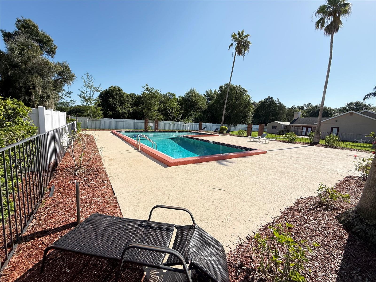 GLENDALE VILLAS A CONDO - Residential