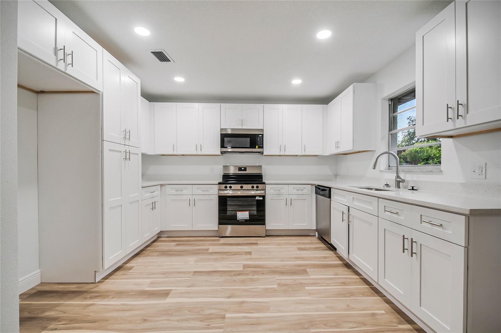 OAKTREE VILLAGE - Residential