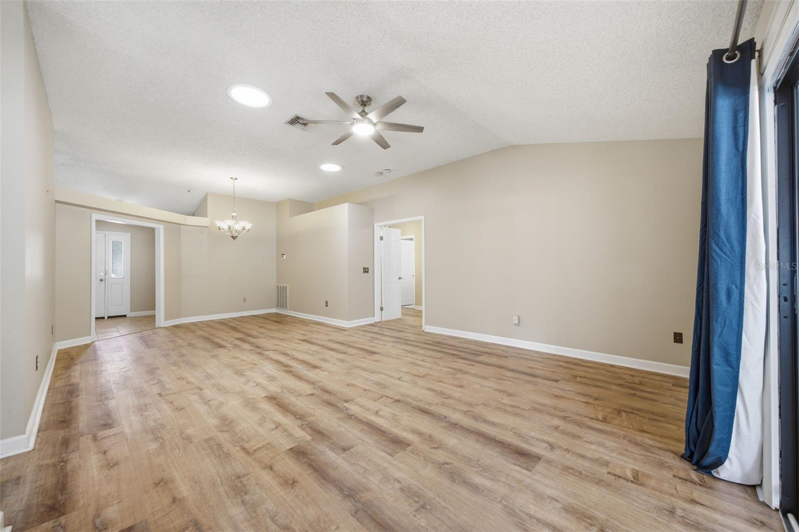 KINGSWAY OAKS PH 1 - Residential