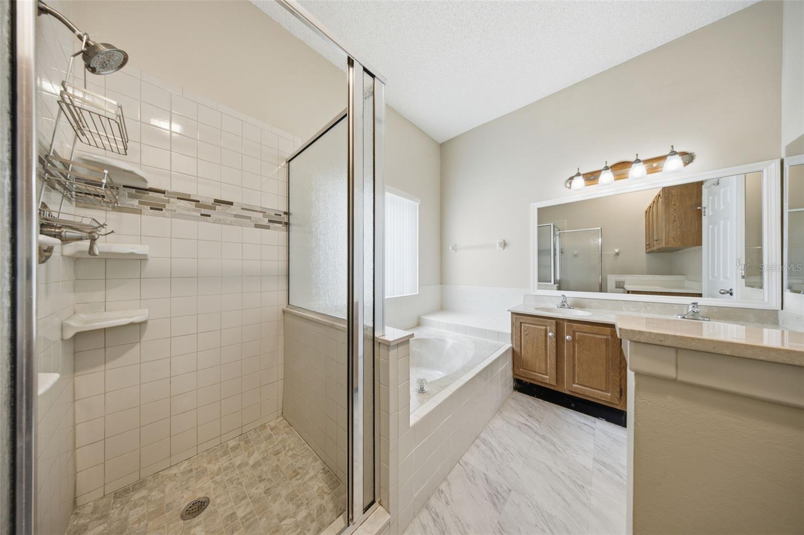 KINGSWAY OAKS PH 1 - Residential