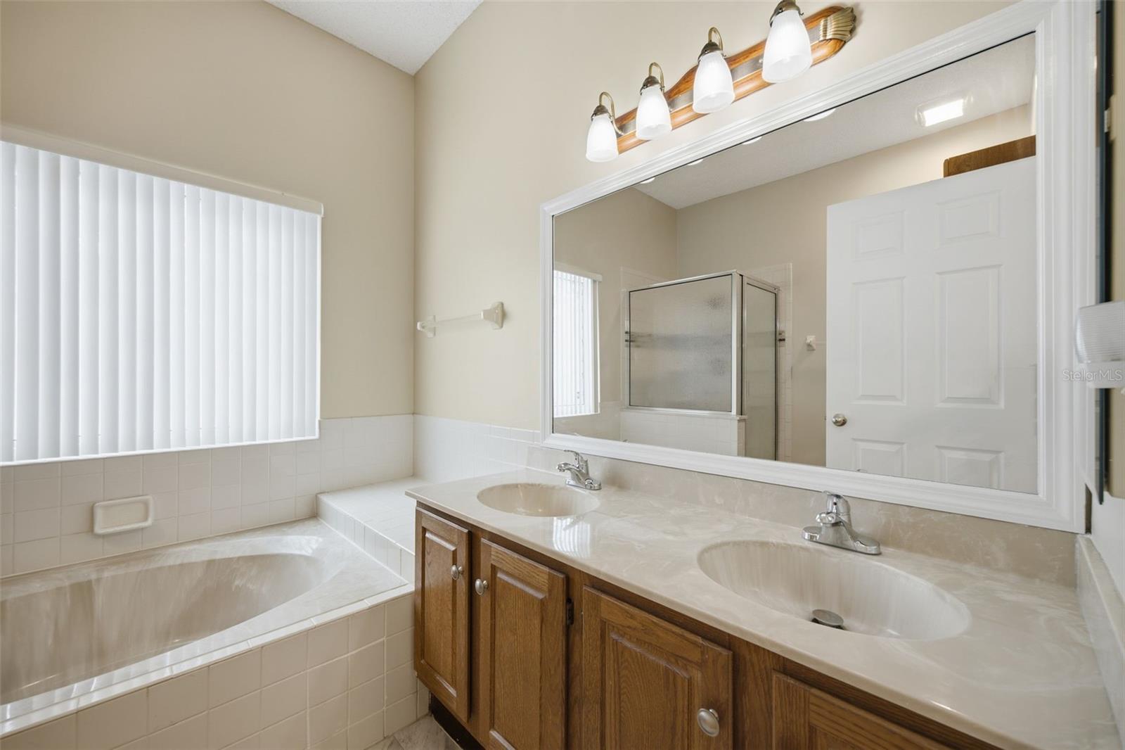 KINGSWAY OAKS PH 1 - Residential