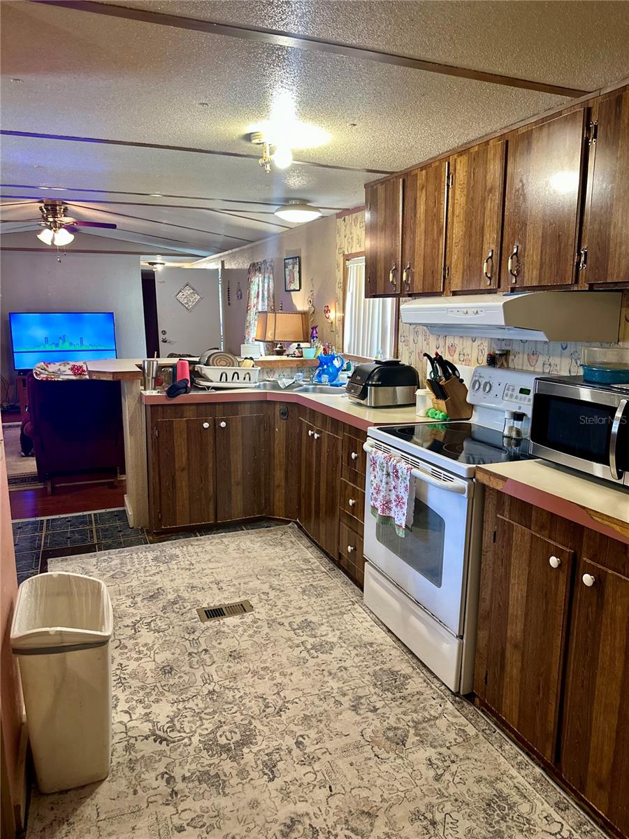 DEKLES 1ST ADD - Residential
