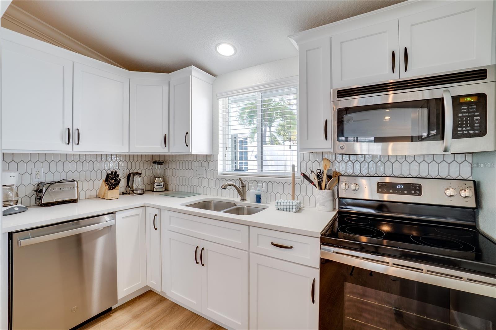 SUNSET VILLAS ON AVE E - Residential