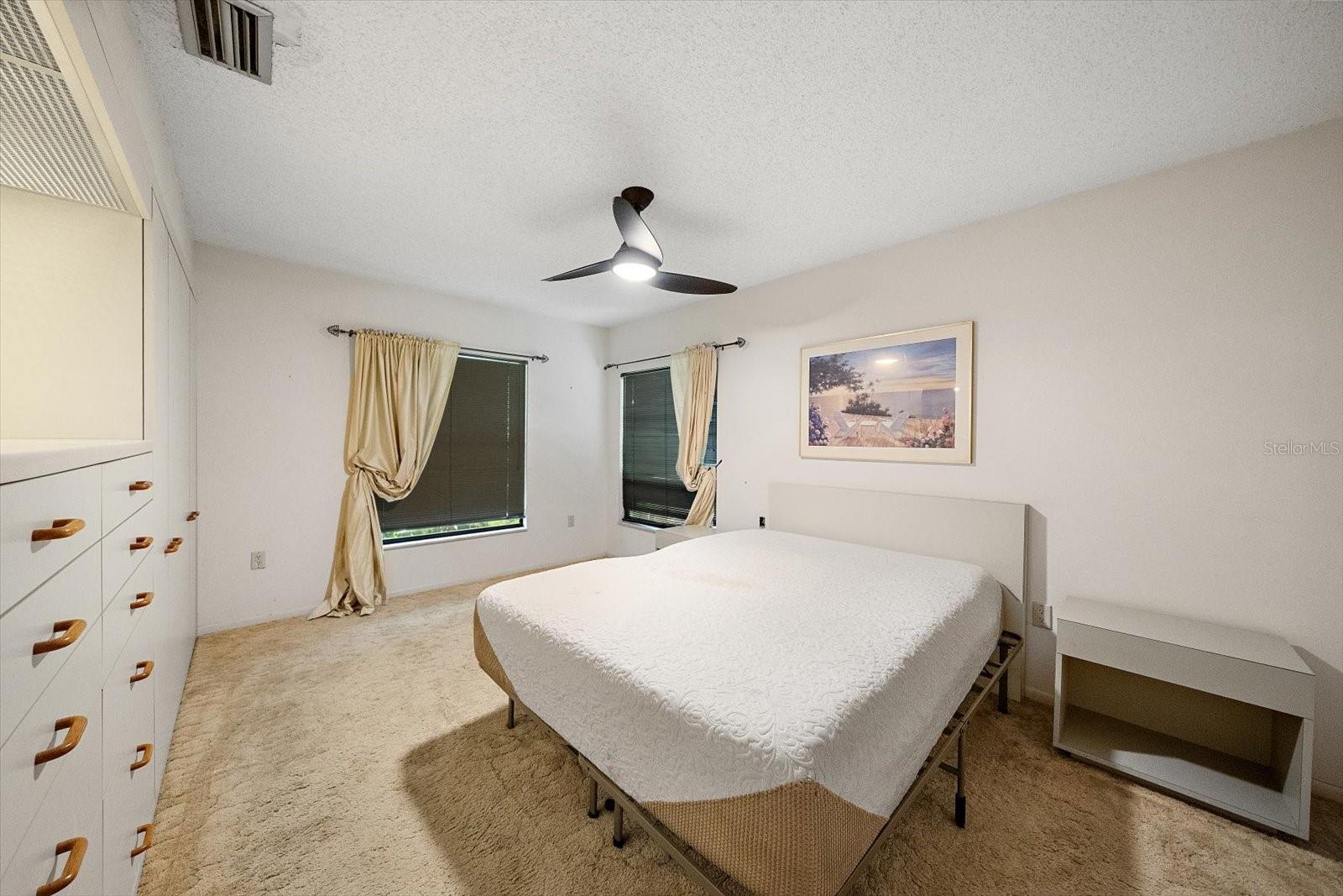 SHADOW OAKS - Residential
