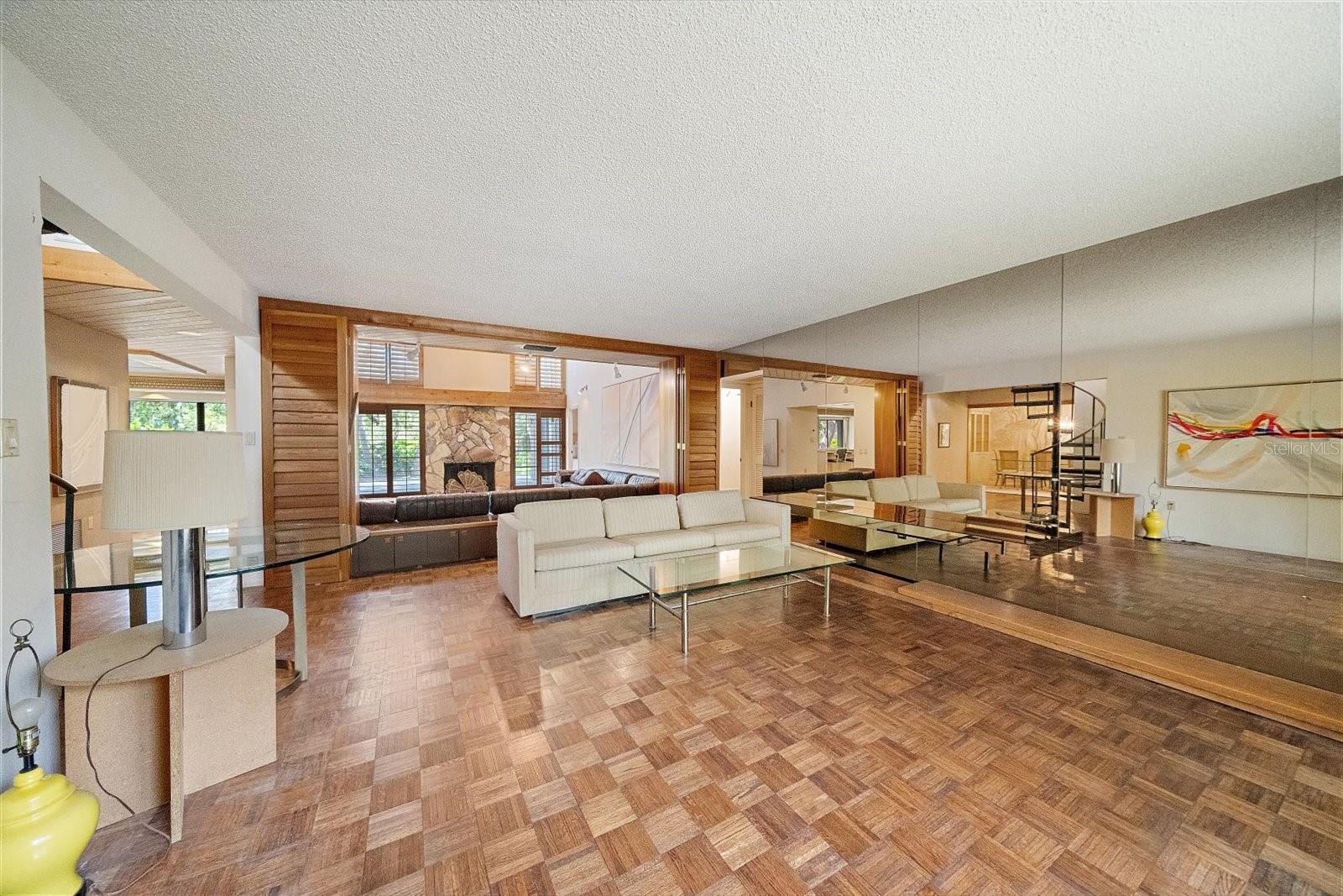 SHADOW OAKS - Residential