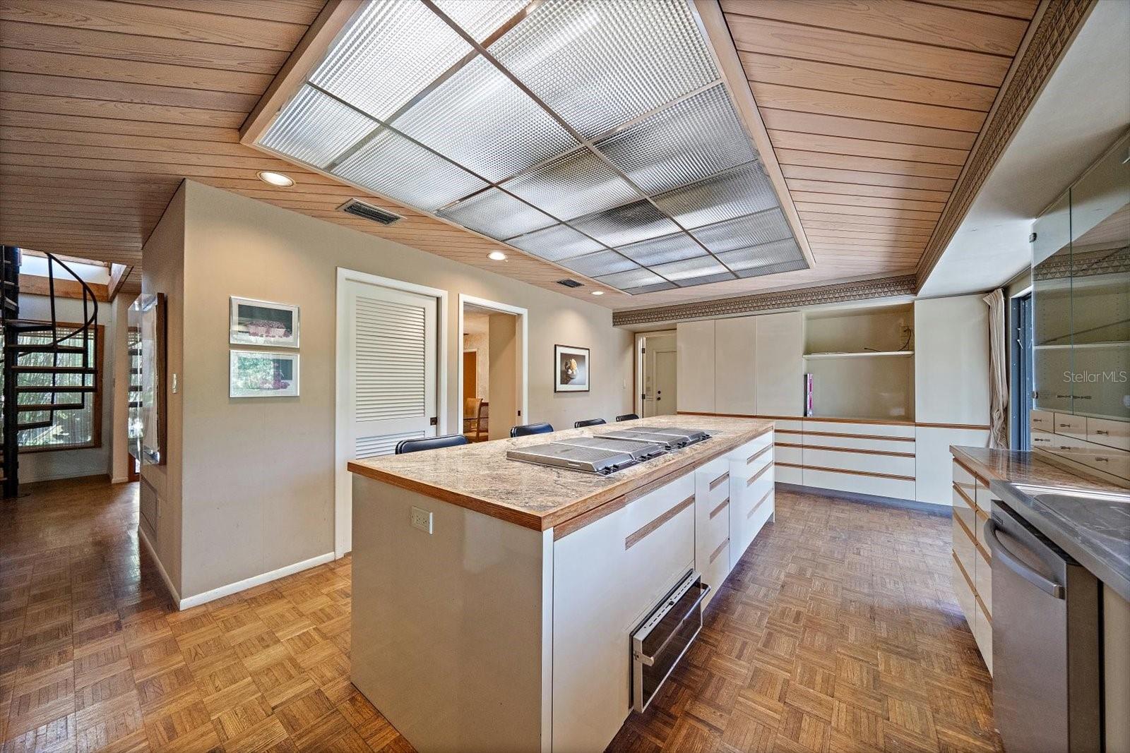 SHADOW OAKS - Residential