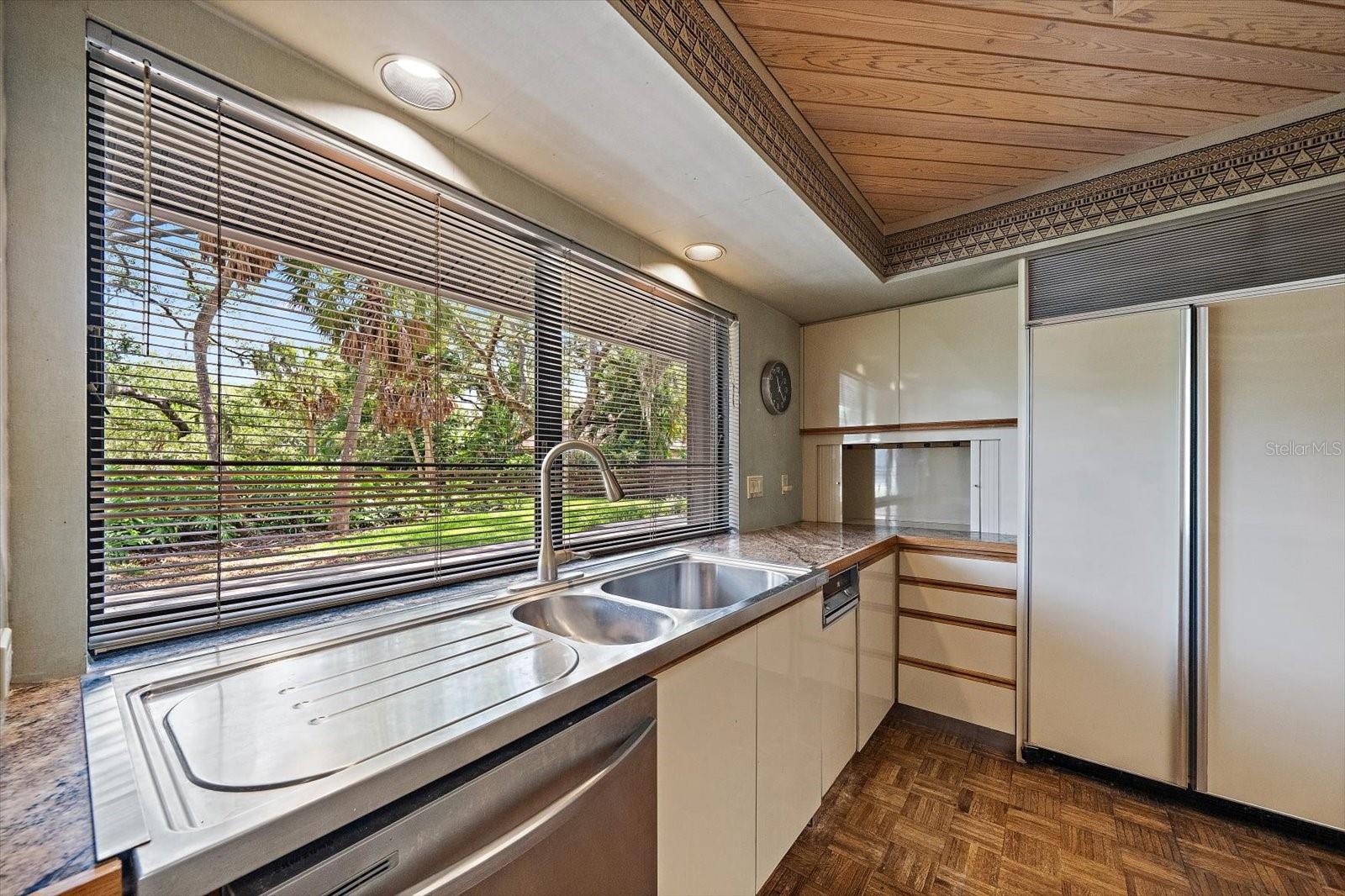 SHADOW OAKS - Residential