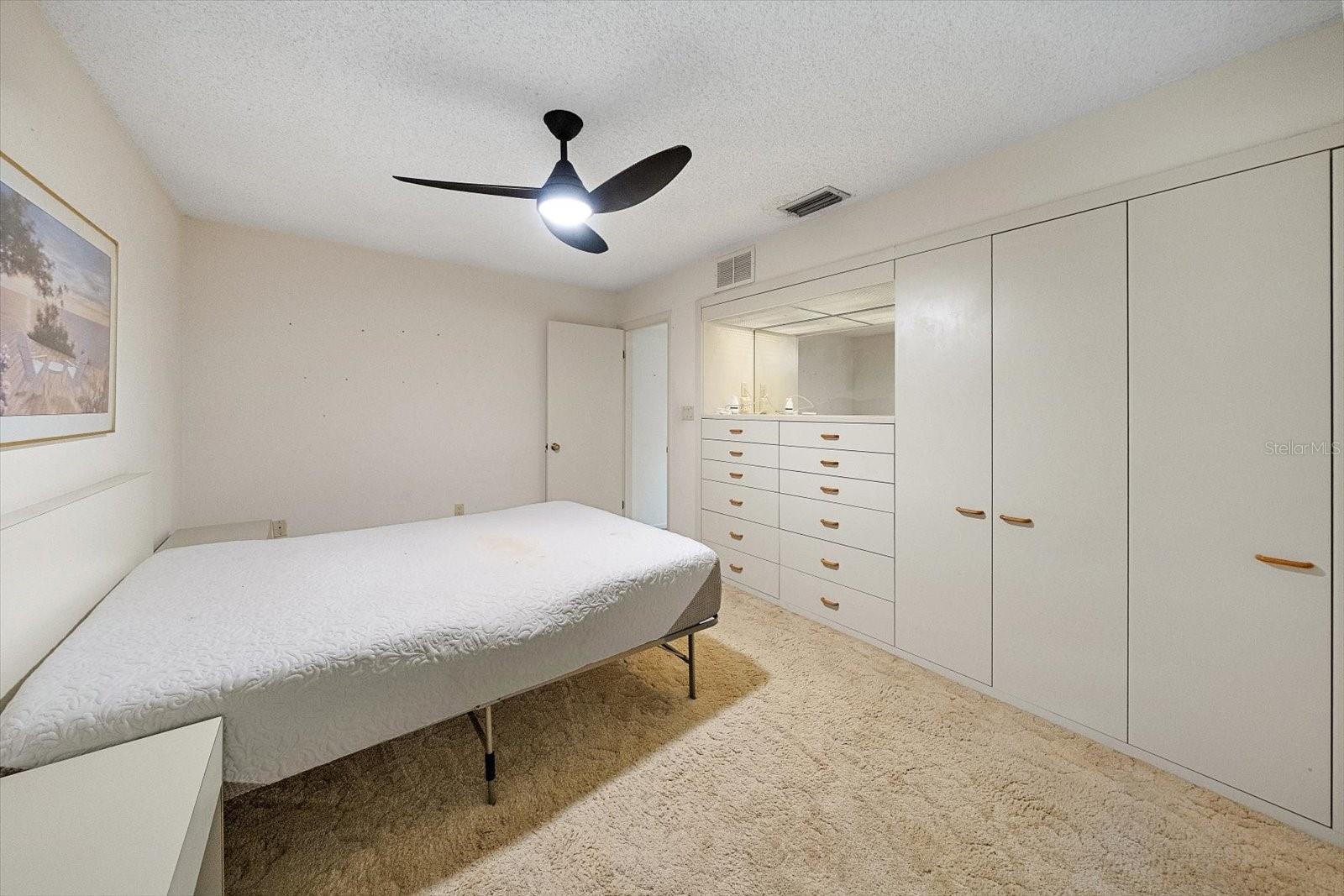SHADOW OAKS - Residential