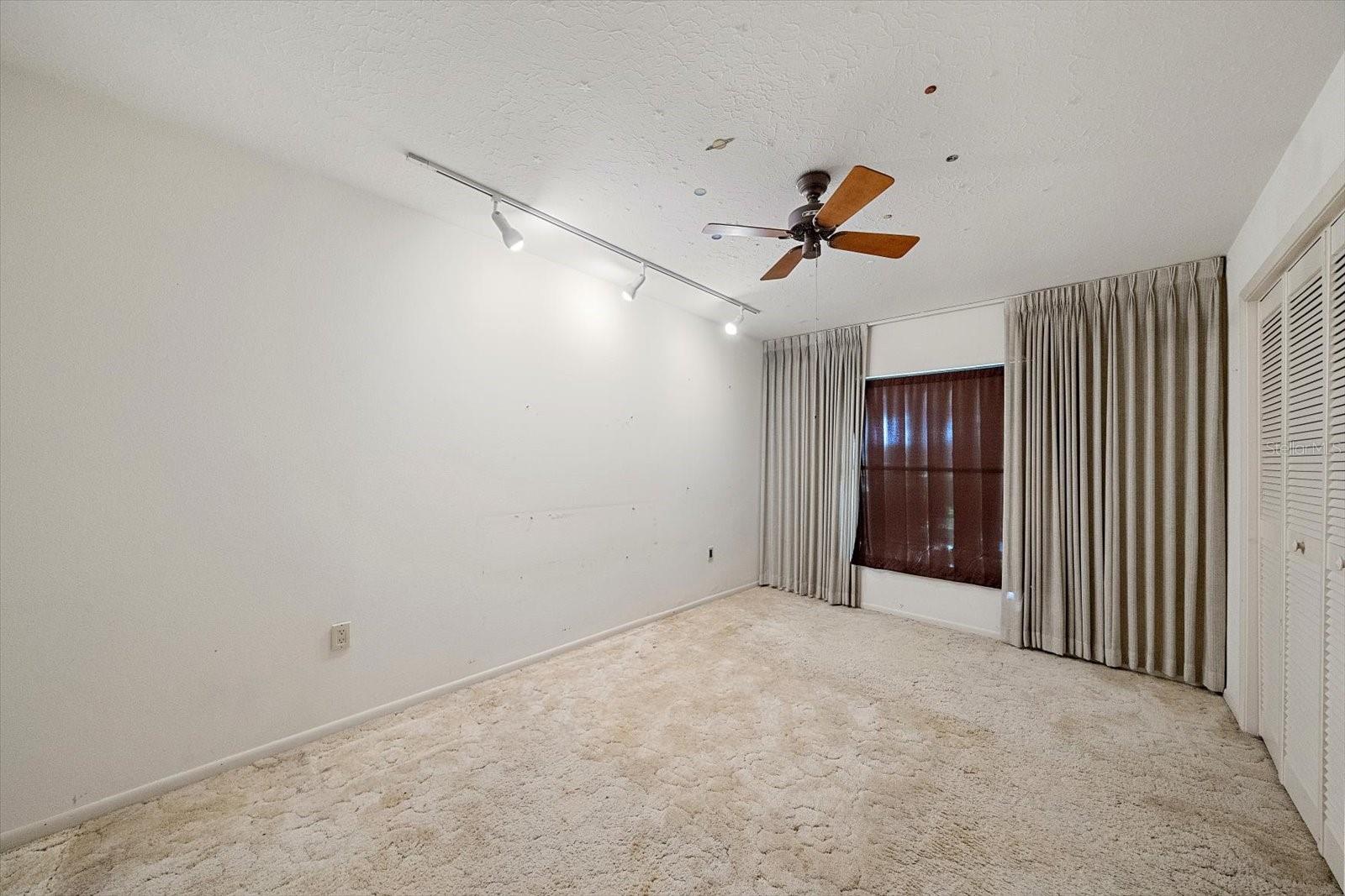 SHADOW OAKS - Residential