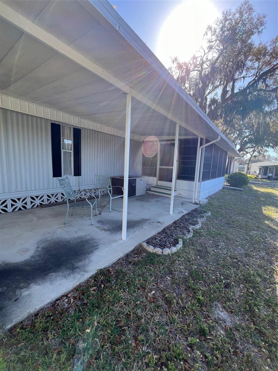 LEISURE LAKE MHP CO-OP OR1316/2570 - Residential