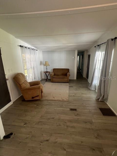 LEISURE LAKE MHP CO-OP OR1316/2570 - Residential