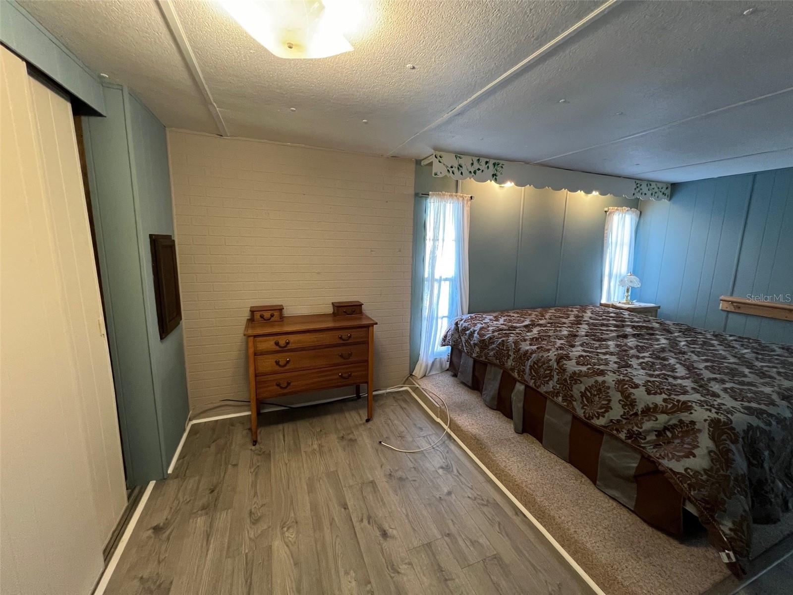LEISURE LAKE MHP CO-OP OR1316/2570 - Residential