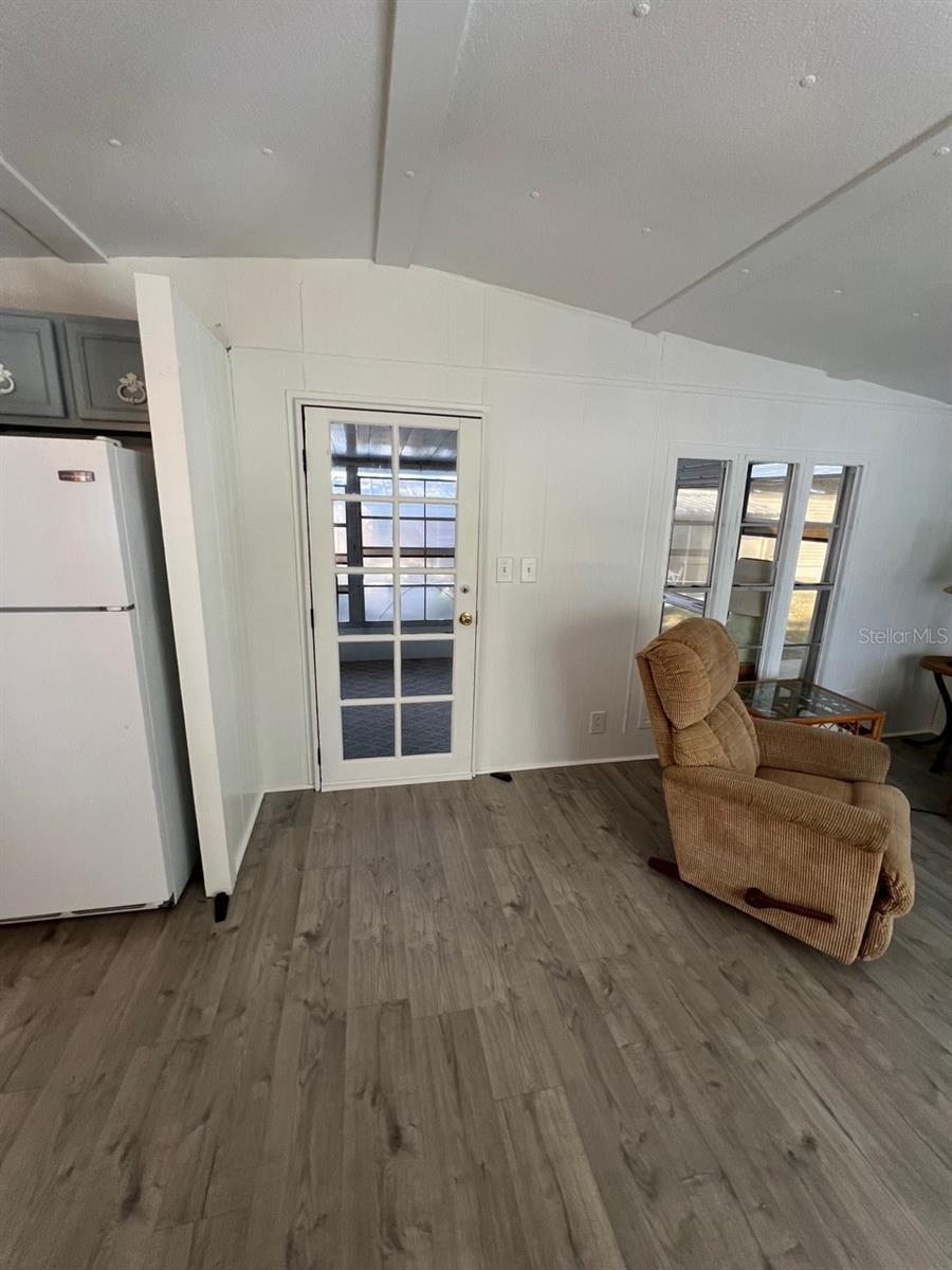 LEISURE LAKE MHP CO-OP OR1316/2570 - Residential