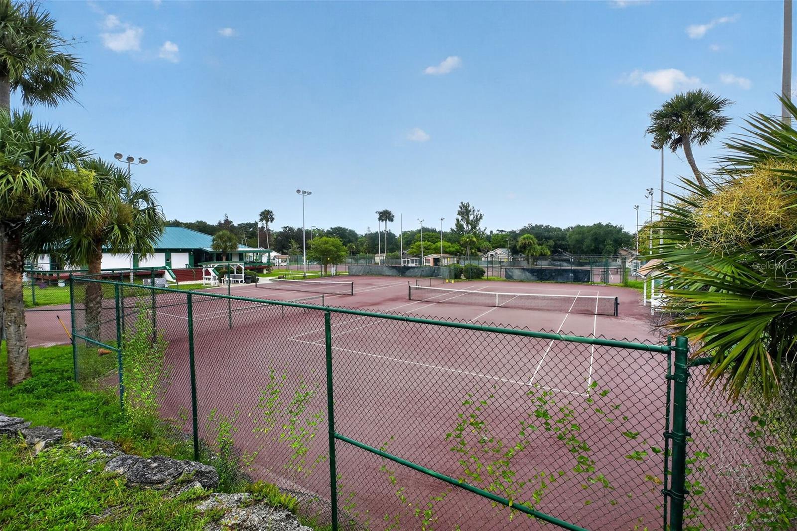 2768 - THE TRAILS - RACQUET CLUB VILLAS - Residential