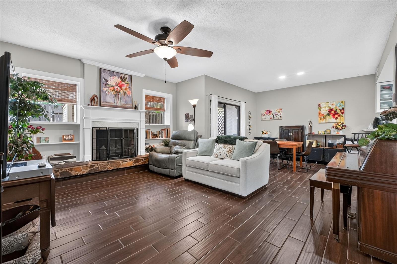2768 - THE TRAILS - RACQUET CLUB VILLAS - Residential