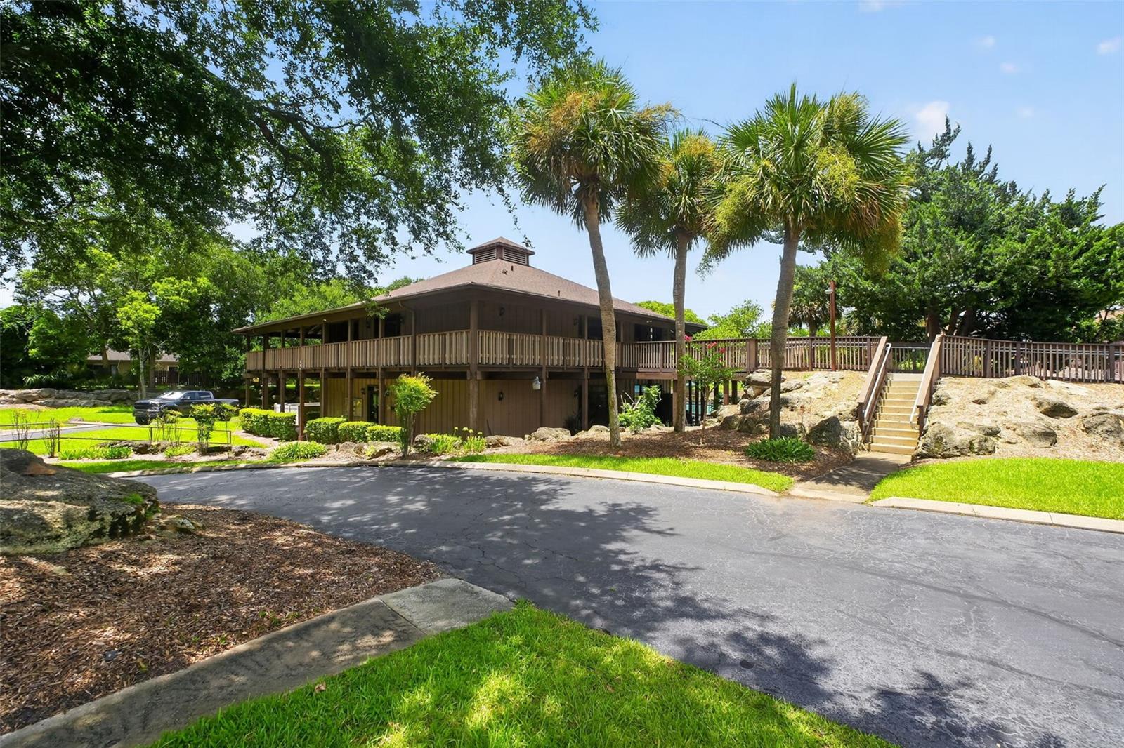 2768 - THE TRAILS - RACQUET CLUB VILLAS - Residential
