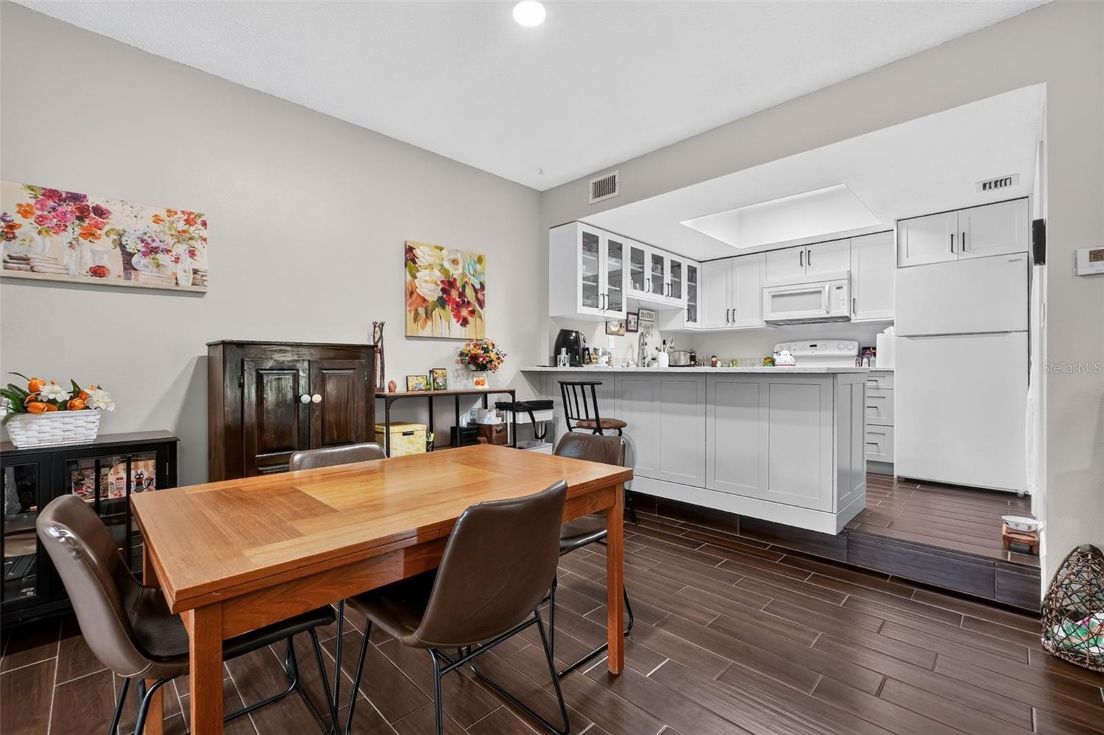 2768 - THE TRAILS - RACQUET CLUB VILLAS - Residential
