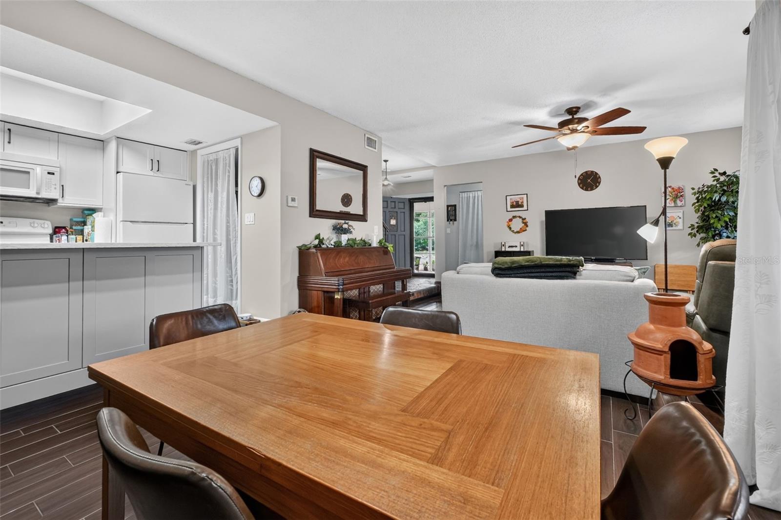 2768 - THE TRAILS - RACQUET CLUB VILLAS - Residential