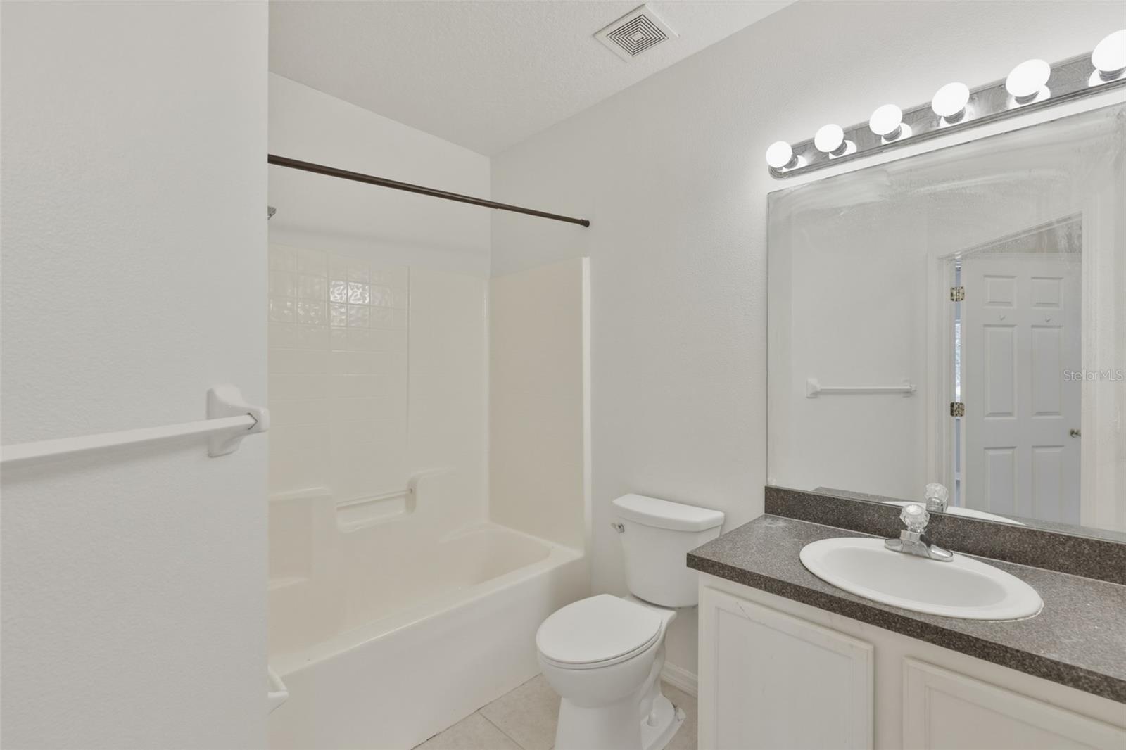 VILLAGES OF BLOOMINGDALE CONDO - Residential Lease