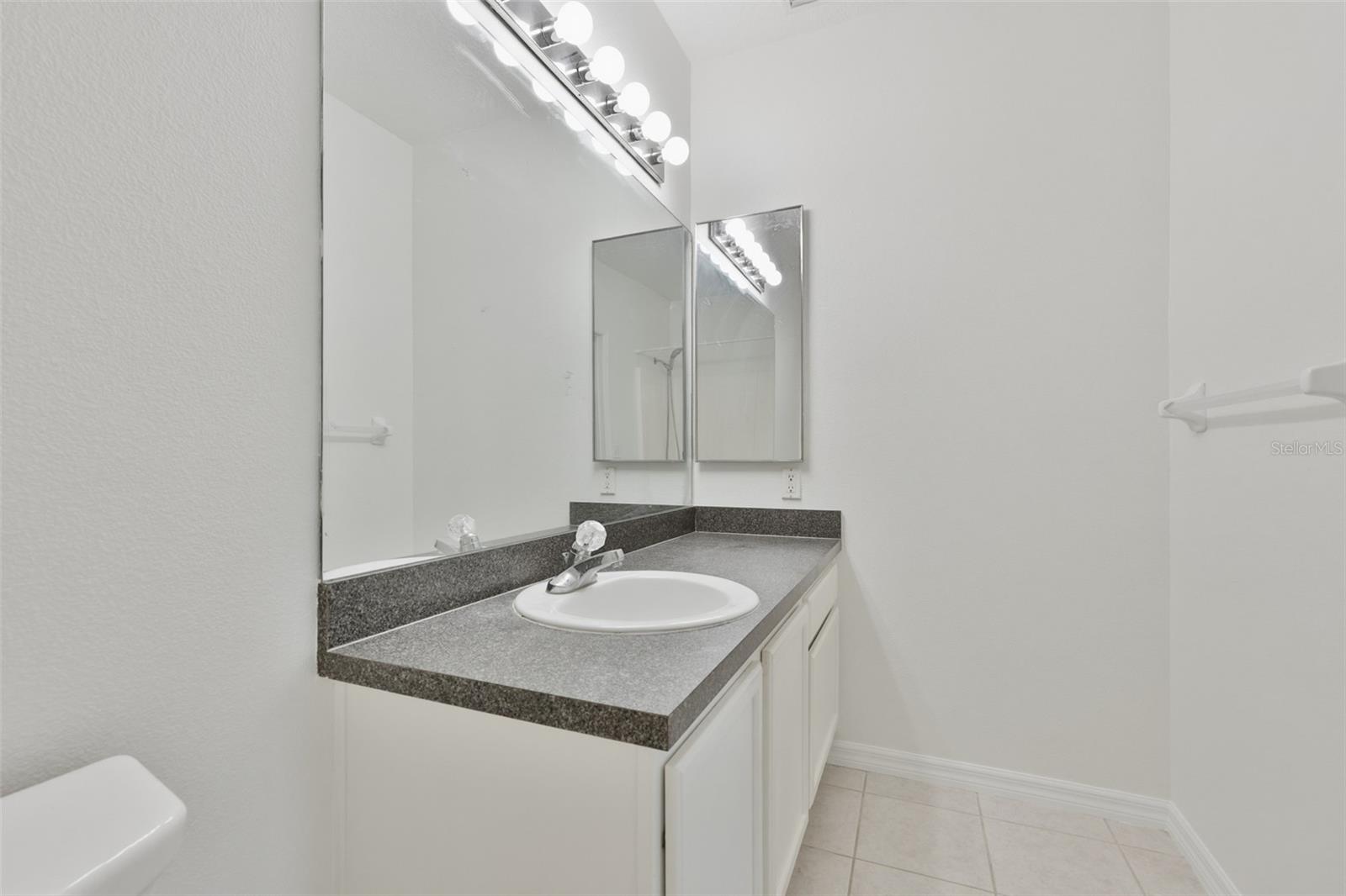VILLAGES OF BLOOMINGDALE CONDO - Residential Lease