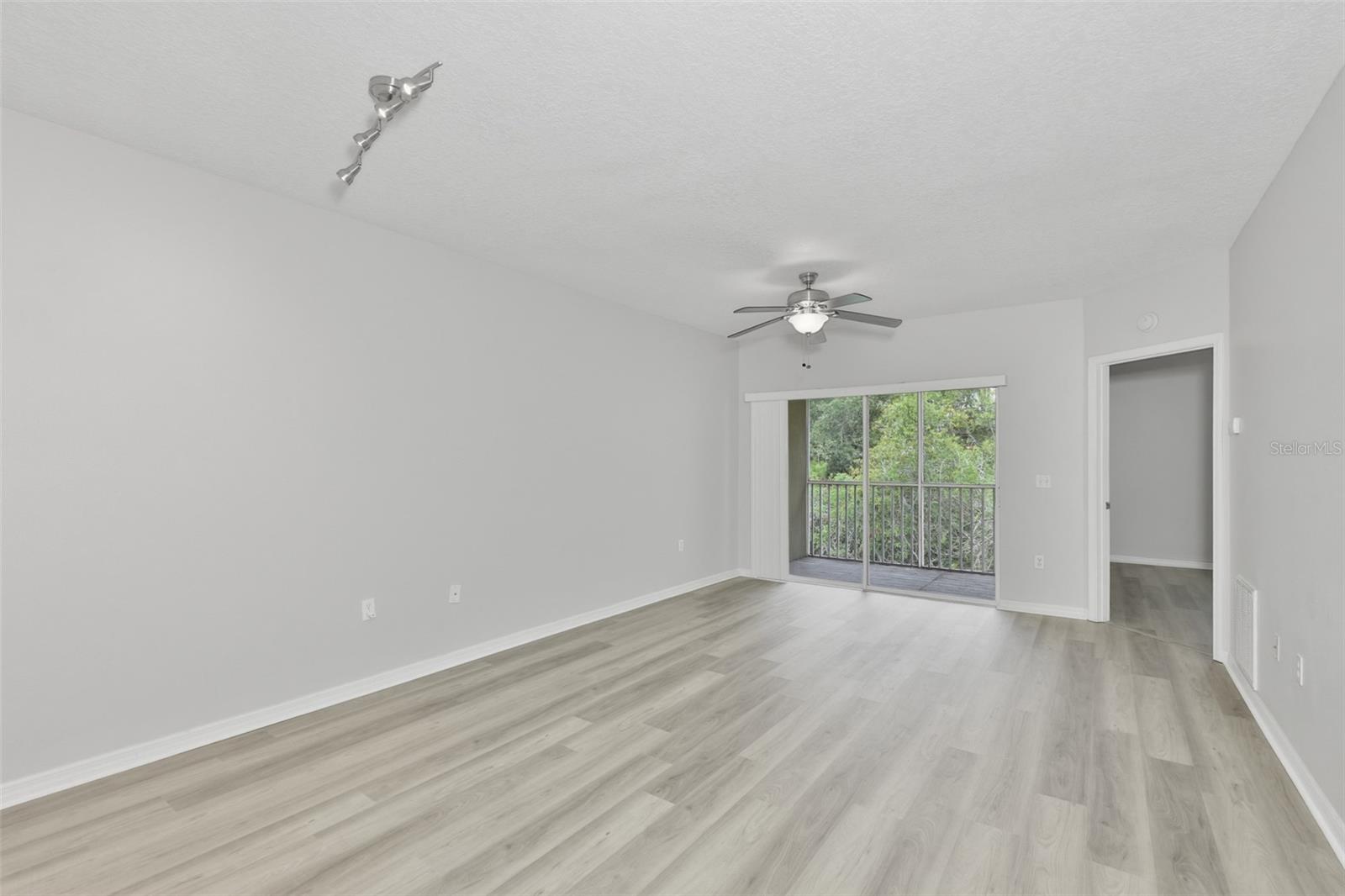 VILLAGES OF BLOOMINGDALE CONDO - Residential Lease
