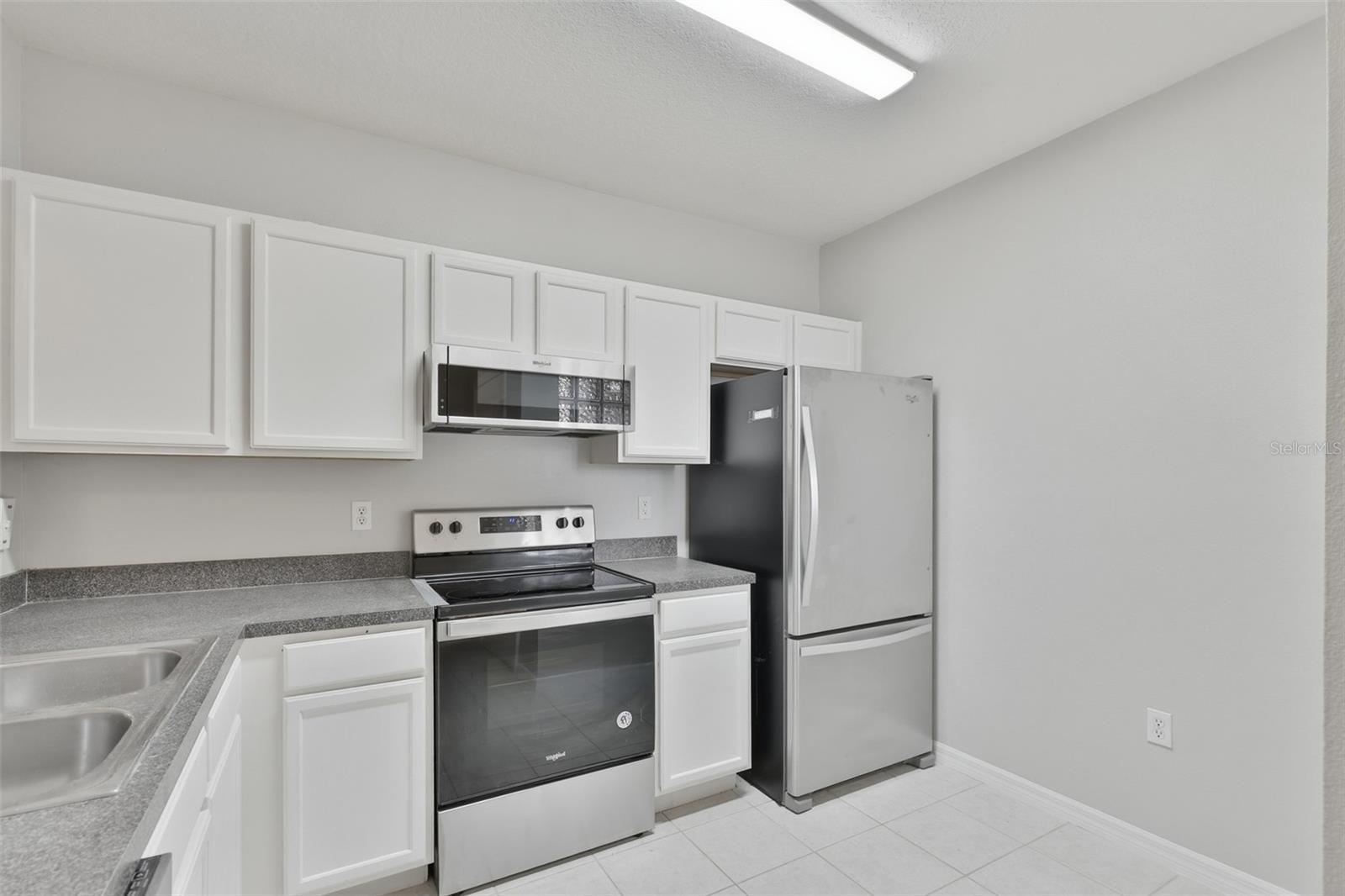 VILLAGES OF BLOOMINGDALE CONDO - Residential Lease