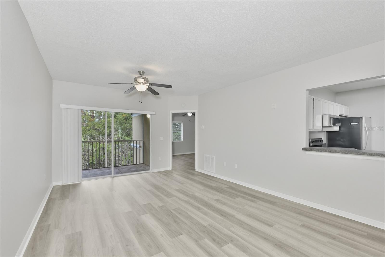 VILLAGES OF BLOOMINGDALE CONDO - Residential Lease